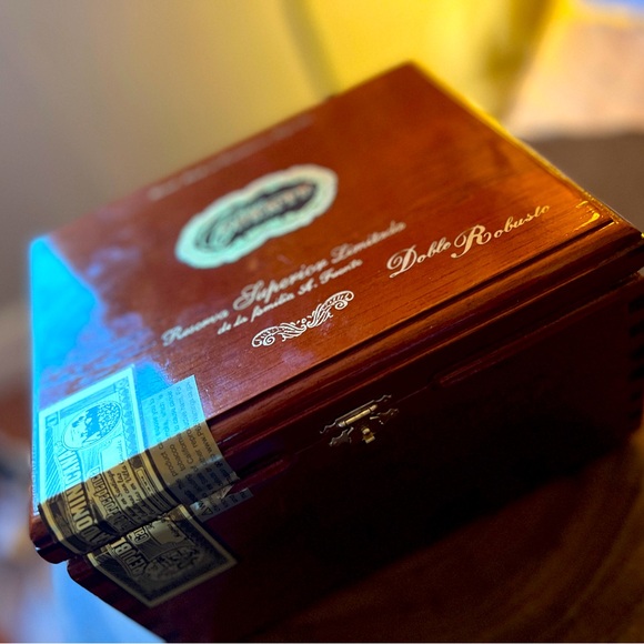 Casa Fuente Cigar Box - Picture 3 of 3